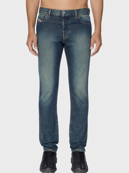 Jeansy slim fit męskie Diesel 1995 D-SARK L.34 A0434609C0401 32 (9US) Niebieskie (8051385059017)