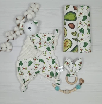 Набор для малыша: 2 пеленки и игрушки с держателем a.l.babybox Авокадо