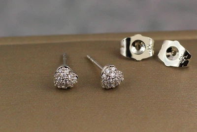 Сережки гвоздики Xuping Jewelry сердечка з дрібними камінчиками 5 мм сріблясті
