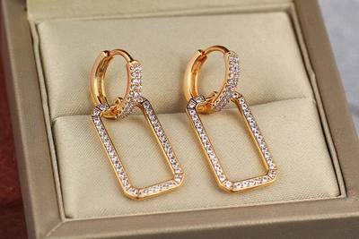 Сережки Xuping Jewelry прямокутні обідки з камінцями в кільцях 3 см золотисті