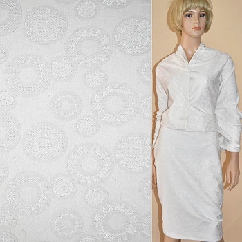 Жаккард костюмный белый с кругами и переливающимся люрексом, ш.150 (11643.003)