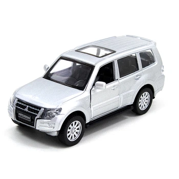 Серебристая машинка Митсубиси Паджеро 4WD Турбо