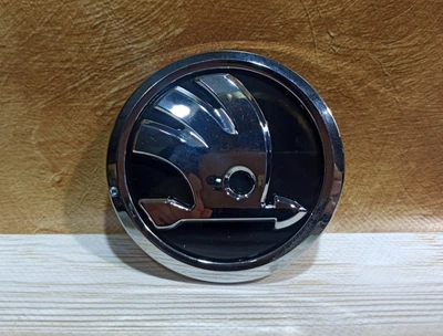 Эмблема значок логотип D=80mm (SKODA) ШКОДА черный аналог 5JD858621