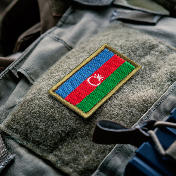 Шеврон нашивка на липучке Флаг Азербайджана, вышитый патч 3,2х5,7 см