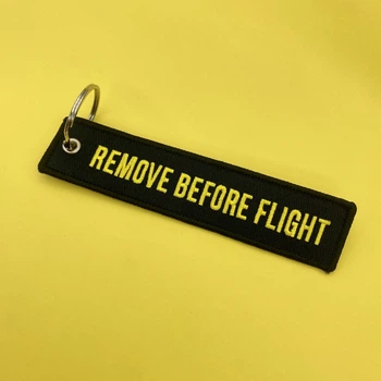 Брелок Remove Before Flight чорний з жовтими літерами