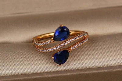 Кільце Xuping Jewelry зустрічні краплі із синіми каменями р 18 золотисте