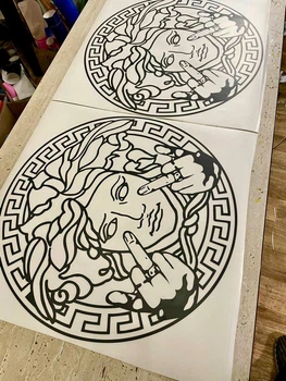 Виниловая Наклейка / Cтикер на автомобиль и мотоцикл " Versace Медуза " 25 см на стекло / кузов