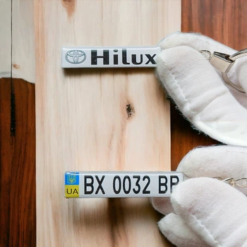 Брелок с номером для Toyota Hilux, двухсторонний брелок L 51x11мм