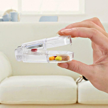 Таблетница с резаком для таблеток и отделом для их хранения, Прозрачный