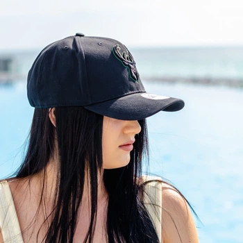 Бейсболка NBA Milwaukee Bucks one size черная