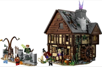 Zestaw klocków LEGO Ideas Disney Hokus Pokus: Chata sióstr Sanderson 2316 elementów (21341)
