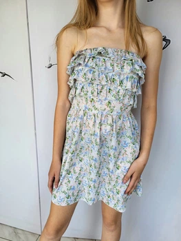 Женское мини платье бандо с рюшами в цветы Boohoo Белое 9832 S (42)