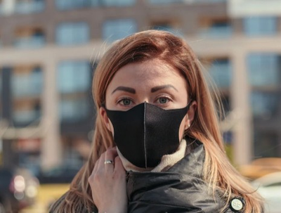 Захисна маска для обличчя жіноча