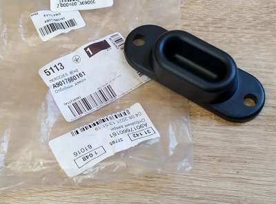 Напрямна бічні двері MERCEDES A 901 766 01 61 (пласт) MERCEDES SPRINTER,VITO
