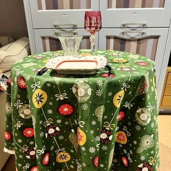 Новорічна водовідштовхуюча скатертина на круглий стіл "Ялинкова кулька" D 130