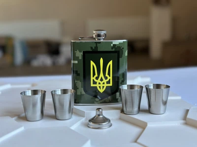 Подарочный набор - фляга с рюмками, Герб Украины 7oz, подарок мужчине, фляга и 4 рюмки 210 мл (61015U5)
