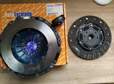 Комплект зчеплення (3 частини) AUTOTECHTEILE 100 2550 d250mm MERCEDES SPRINTER 2.9TDI 95->