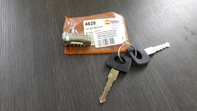 Личинка замка зажигания AUTOTECHTEILE 100 4620 MERCEDES SPRINTER, VITO, VOLKSWAGEN LT