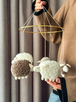 Детский музыкальный мобиль на кроватку для младенцев WooolyWool «Баранцы» с 35 мелодиями