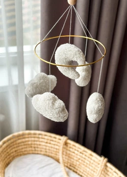 Детский мобиль на кроватку для младенцев ручной работы WooolyWool «Облака букле»