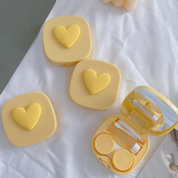 Дорожный набор / контейнер Love для контактных линз с пинцетом, флаконом для жидкости и присоской, желтый (75654070)