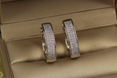 Серьги кольца Хuping Jewelry овальные с камнями три дорожки 2,2 см серебристые