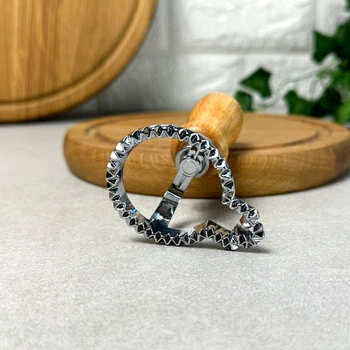 Форма для вирубки тіста з дерев'яною ручкою Ялинкова Кулька