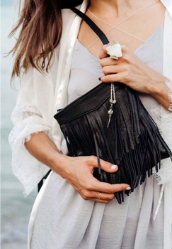 Шкіряна жіноча сумка з бахромою міні-кроссбоді чорна