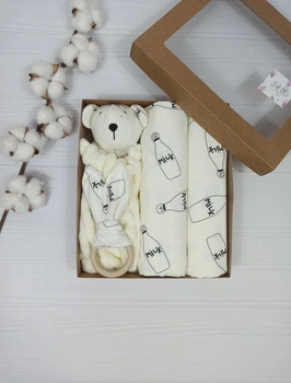 Набор для новорожденного: 2 фланелевые пеленки и игрушки a.l.babybox Милк Молочный