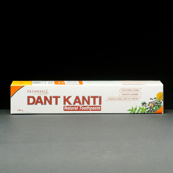 Аюрведическая отбеливающая зубная паста Dant Kanti Patanjali 200 г