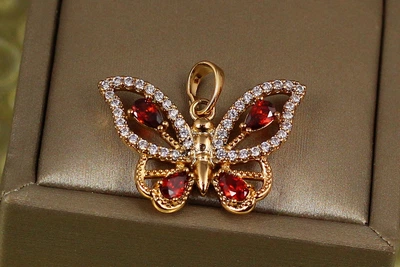 Кулон Xuping Jewelry метелик із червоними камінцями 2 см золотистий
