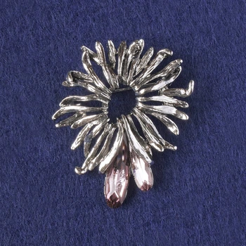 Брошь-кулон Акцент розовые кристаллы, серебристый металл 42х37мм+, ida61959
