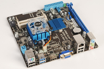 Комплект Intel Asus C8HM70 I HDMI Intel Celeron 847 Б/В