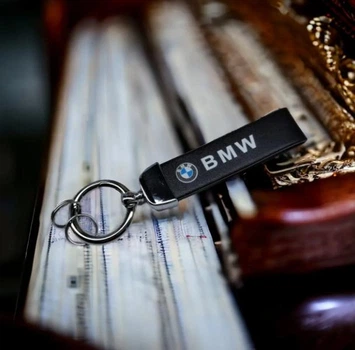 Брелок для автомобильных ключей экокожа и метал BMW