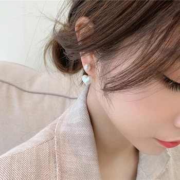 Серьги сердечка с жемчугом гвоздики Honey Fashion Accessories белый (12-96)