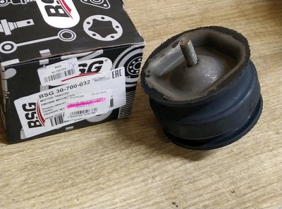 Подушка двигателя левая BSG 30-700-032 FORD TRANSIT 91->
