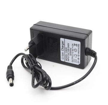 Зарядное устройство 12.6V 2A для аккумуляторного инструмента 12В с индикатором сборок 3S 12.6 Li-ion charger 5.5*2.1