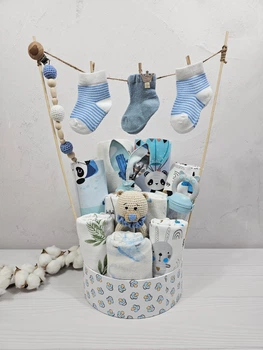 Букет подарков для малышей с пледом пеленками и аксессуарами a.l.babybox Панда индеец