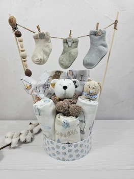 Букет подарков для малышей с пеленок и аксессуаров a.l.babybox Зодиак