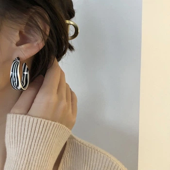Серьги-кольца гвоздики Honey Fashion Accessories черно-белый (12-142)