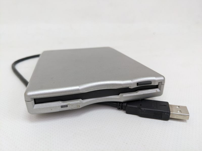 Внешний привод FDD Mitsumi D353FUE, USB2.0, серебристый Б/У