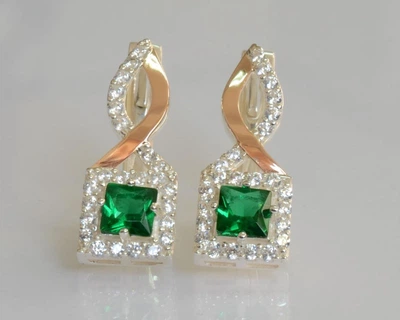 Серебряные серьги Silverstyle с золотыми пластинами 190с цвет камня зеленый