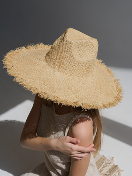 Шляпа соломенная Федора с широкими полями D.Hats с бахрамой