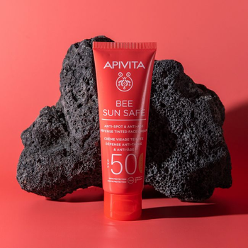 Сонцезахисний крем для обличчя Apivita Bee Sun Safe Anti-spot & Anti-age Defense Tinted SPF 50 мл (5201279100582)