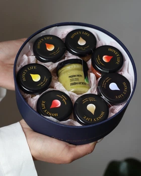 Подарочный СИНИЙ ROUND на 8 вкусов медовой пасты по 55 грамм. Оформление розовая пудра. ТМ Honey Life