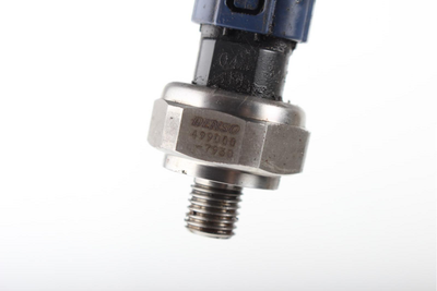 Датчик давления топлива Denso 4990007930
