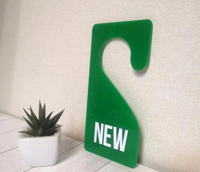 Хенгер з акрилу "NEW"