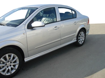 Боковые юбки для Opel Astra H (2004-2013) - подготовка к покраске