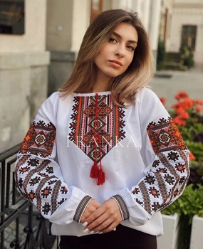 Изысканная женская вышиванка белая "Устиния" на домотканом полотне 12156-44 (М)