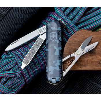 Складной нож-брелок VICTORINOX Classic Camo Blue 7 функций 4 см, нержавеющая сталь X50CrMoV15